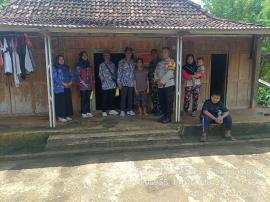 Peluncuran pemasangan stiker keluarga miskin prasejahtera penerima bantuan sosial